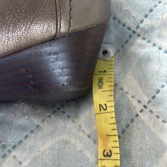 Clark, gold, one and a half inch wedge heel - Picture 2 of 5